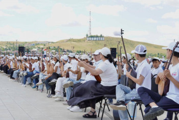 Көкшетауда «Балбырауын» күйін бір мезетте 3 мың домбырашы орындады