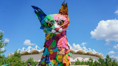 Астанада төрт метрлік ерекше алып мысық орнатылды