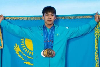 Қазақстандық ауыр атлет үш Азия және үш әлем рекордын жаңартты