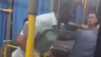 Фотография к новости: Алматыда ер адам автобуста қарт жолаушыны ұрып-соқты