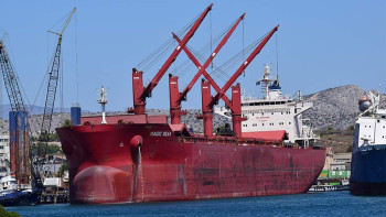 Фотография к новости: Қызыл теңізде шабуылға ұшыраған Magic Seas кемесінің экипажы құтқарылды