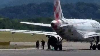 Фотография к новости: Италияда ер адам жұмыс істеп тұрған ұшақ қозғалтқышына тартылып, көз жұмды