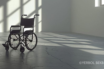 "Бұл – менің әкем": Алматыда ер адам мүгедекті соққыға жықты