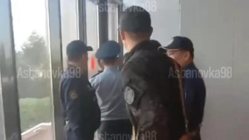 Фотография к новости: Астанада 24 жастағы жігіт Министрліктер үйін өртемек болды