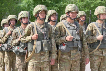 Фотография к новости: Әскери бөлімшелердің жауынгерлік машығы тексеріліп жатыр