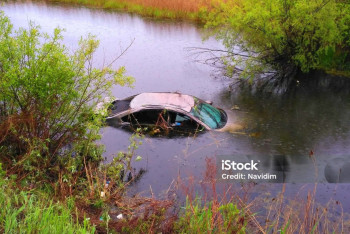 Фотография к новости: Қостанай облысында үш адам мінген автокөлік суға батып кетті