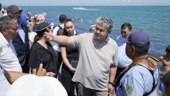 Фотография к новости: Ермек Көшербаев Алакөл көлінің жағалауындағы демалыс аймақтарын тексерді