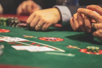 Фотография к новости: Оралда құмар ойын ойнаған 16 шенеунік қызметінен босатылды