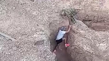 Фотография к новости: Шарын шатқалында терең жыраға құлап кеткен турист құтқарылды