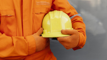 Фотография к новости: Көкшетауда кәсіпорында жұмысшы биіктен құлап, көз жұмды