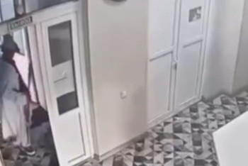 Фотография к новости: Амантай қажының әйелді итеріп құлатқан видеосы тарады