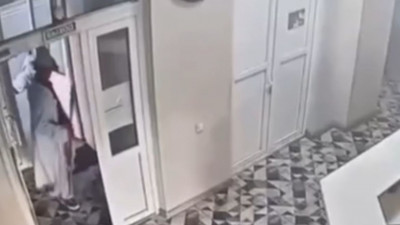 Амантай қажының әйелді итеріп құлатқан видеосы тарады