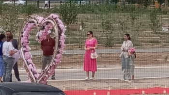 Фотография к новости: Перзентхана маңындағы той-думан: Дәрігерлер ескерту жасады