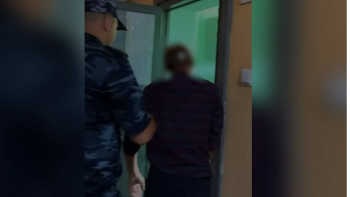 Фотография к новости: Вандализм: Абайдың нақыл сөздері жазылған стендті бүлдірген азамат қамауға алынды