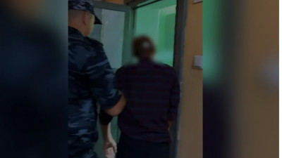 Вандализм: Абайдың нақыл сөздері жазылған стендті бүлдірген азамат қамауға алынды