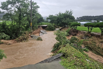 Фотография к новости: Оңтүстік Кореяда нөсер салдарынан екі адам қаза тауып, мыңға жуық адам эвакуацияланды