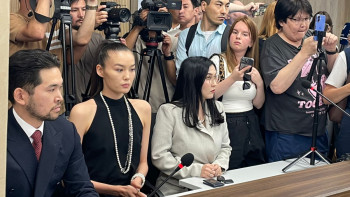 Фотография к новости: "Бұл кек емес, бұл – әділдік": Сәкен Мамаштың экс-жұбайы соттан кейін үн қатты