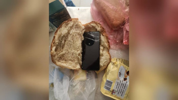 Фотография к новости: Қызылордада нанның ішінен телефон шықты