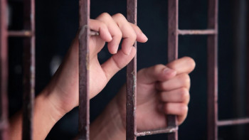 Фотография к новости: Көшеге QR-код жапсырған әйел түрмеге қамалды