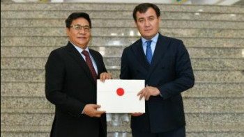 Фотография к новости: СІМ-де Үндістанның жаңа Елшісі сенім грамоталарының көшірмелерін тапсырды