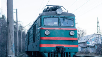 Фотография к новости: Алматыда пойыз төбесіне шыққан жасөспірімді ток соқты