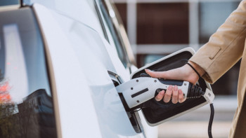 Фотография к новости: ЕО бензинмен жүретін көліктерге тыйым салуға ниетті