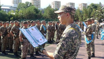 Фотография к новости: 300-ден астам студент Отанына адал болуға ант берді