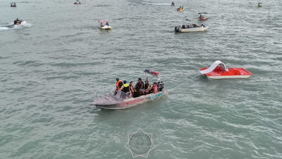 Алакөл көлінде 4 адам су бетінде қалып қойды