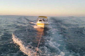 Фотография к новости: Алакөлде қозғалтқышы істен шыққан қайықтағы 9 адам құтқарылды