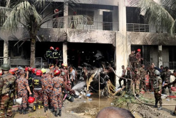 Фотография к новости: Әскери оқу ұшағы колледжге құлады: қаза тапқандар бар