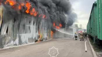 Фотография к новости: Алматыда қоймадан өрт шықты