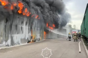 Фотография к новости: Алматыда қоймадан өрт шықты