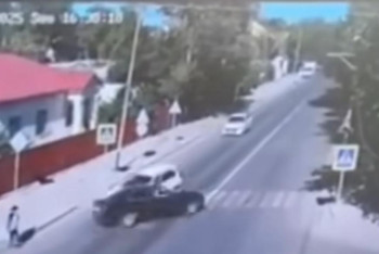 Фотография к новости: Жезқазғанда мектеп жанында жантүршігерлік жол апаты болды