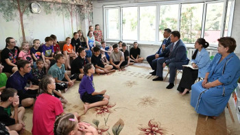 Фотография к новости: Алматыдағы балалар үйіне қатысты дау: Президент әкімшілігінің комиссиясы келді