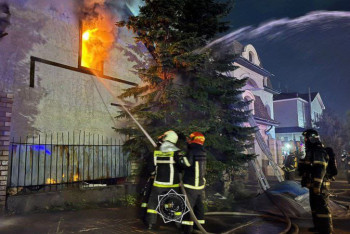 Фотография к новости: Астанада үш қабатты ғимарат өртенді