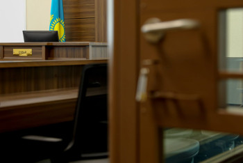 Фотография к новости: Ақмолада мас болып төбелескен әкім қызметінен қуылды