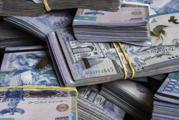 Фотография к новости: Атырауда экологияны бұзған компания 3,6 млрд теңге айыппұл төледі