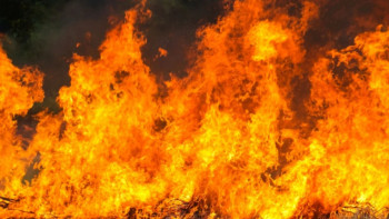 Фотография к новости: Таразда бес қабатты тұрғын үй өртенді