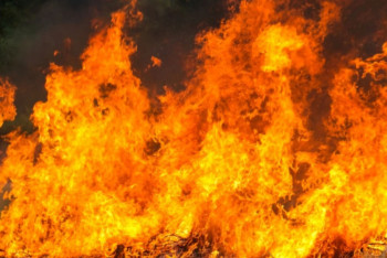 Фотография к новости: Таразда бес қабатты тұрғын үй өртенді