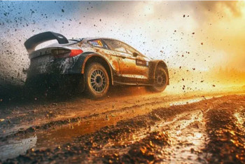 Фотография к новости: Францияда жарыс көлігі жолдан шығып, көрермендерді басып өткен