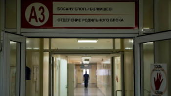 Фотография к новости: "Көмек сұрап жылап жатты": Астанада әйел ауруханада сәбиінен айырылды