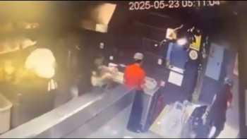 Фотография к новости: "Арқасы іріңдеп жатыр": Дәмханада қызметкердің арқасына ыстық май төгілді