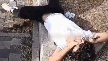 Фотография к новости: Алматының қақ ортасында жасөспірімдер масаң күйде жатқан: ата-аналар жазаланды