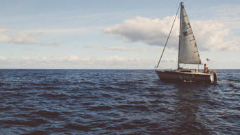 Фотография к новости: Қаза тапқандар бар: Ливия жағалауында мигранттар мінген қайық суға батып кетті