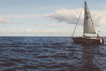 Фотография к новости: Қаза тапқандар бар: Ливия жағалауында мигранттар мінген қайық суға батып кетті