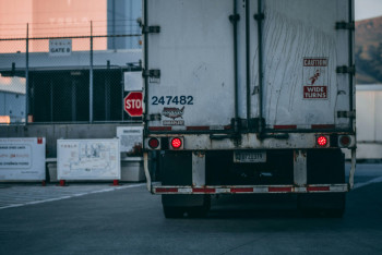 Фотография к новости: Ақмола облысында жүргізушіні өзінің жүк көлігі басып кетті