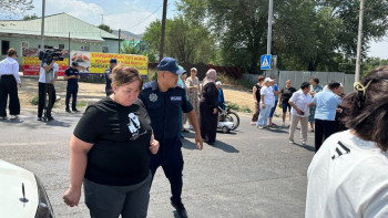 Фотография к новости: "Үш ай бойы ауыз сусыз отырмыз": ашынған Қырғауылды тұрғындары жолды жапты