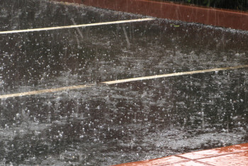 Фотография к новости: Аптап ыстық, бұршақ: ел аумағында дауылды ескерту жарияланды