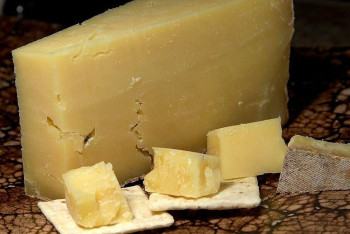 Фотография к новости: Алматылық азамат Таиландтан "қоспасы бар ірімшік" тасығаны үшін 16 жылға сотталды