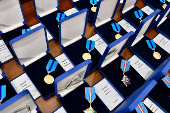 Фотография к новости: Қазақстандық көлік саласы қызметкерлеріне мемлекеттік наградалар табыс етілді